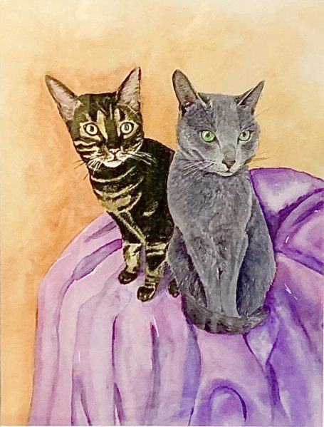 Un cadeau personnalisé de Saint-Valentin spécial Portrait aquarelle de chats assis sur un tissu violet, un tigré et un gris.